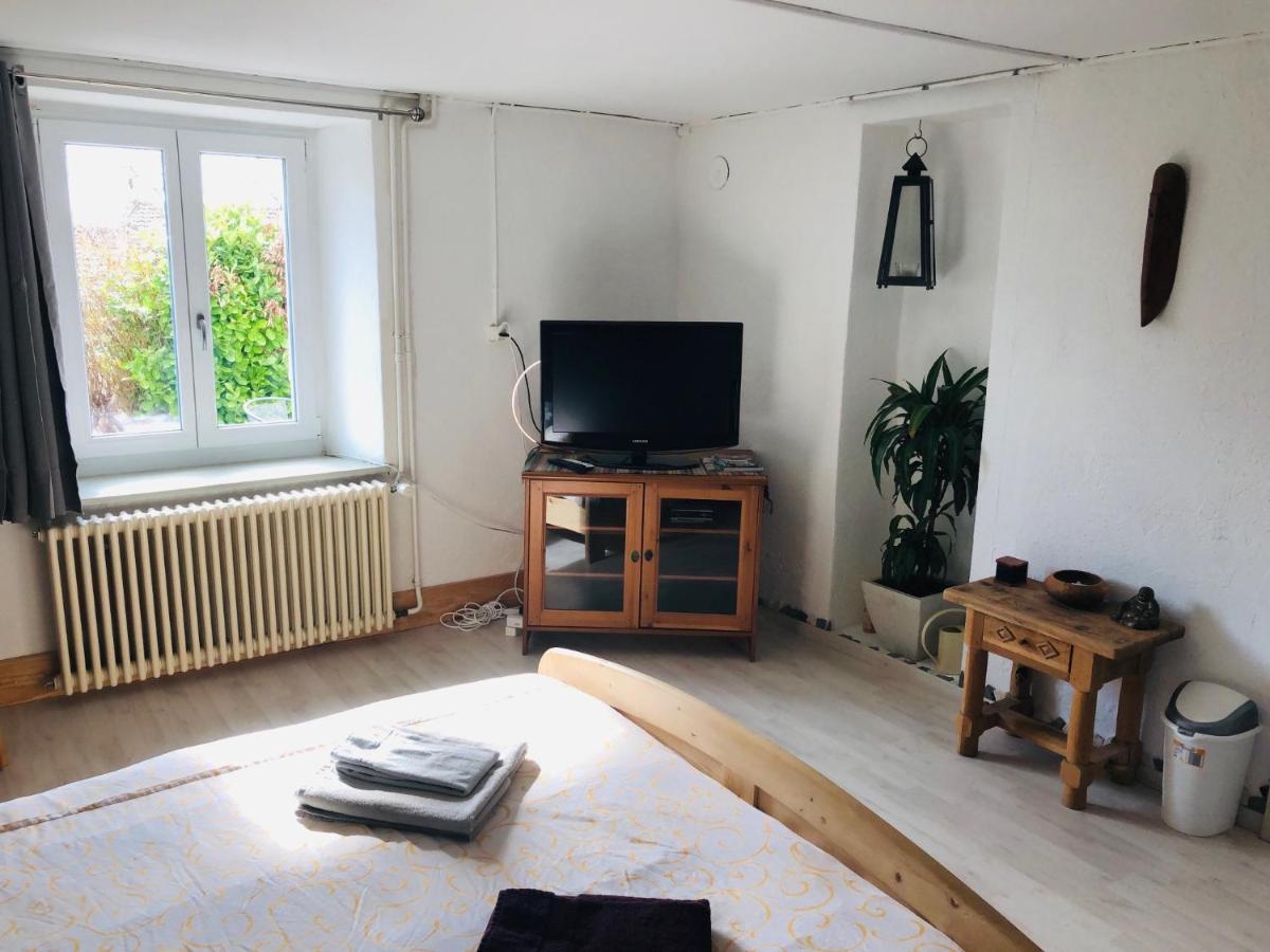 Le 13, Charmant Appartement De 2 Pieces A Lignerolle Eksteriør bilde